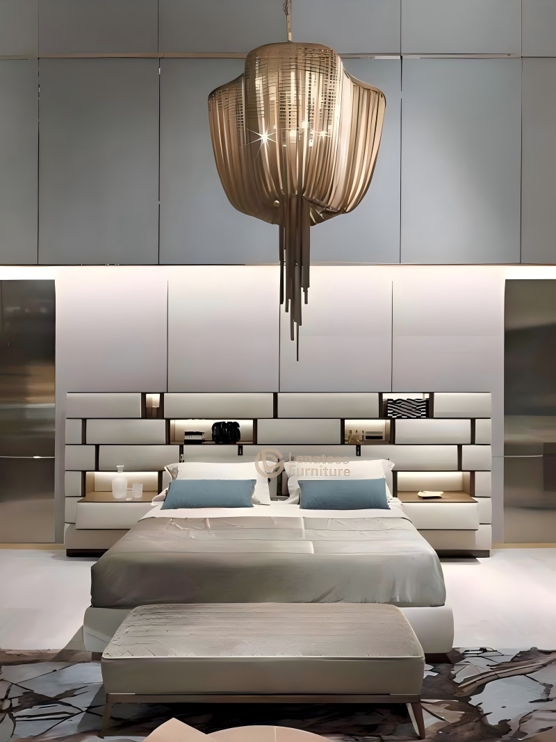 Mewah memenuhi ketukangan - katil pernyataan baru kami dengan aksen logam yang elegan. ✨