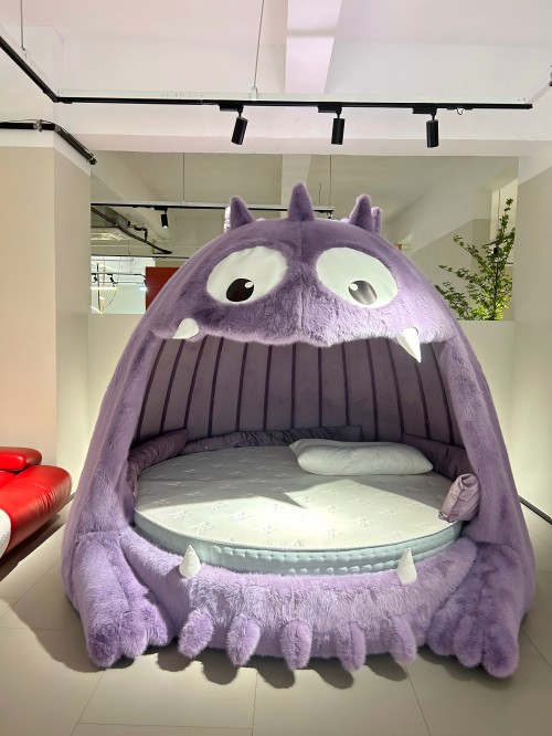 Monster ungu katil bulat besar
